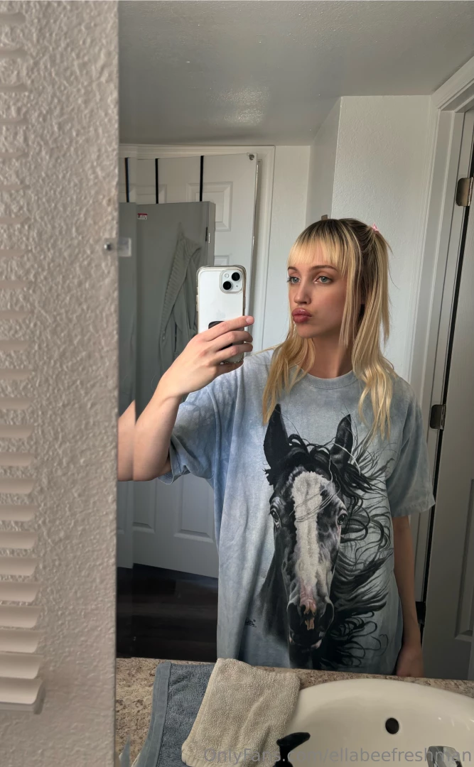 Check ur dms i just sent u vids i filmed last night 