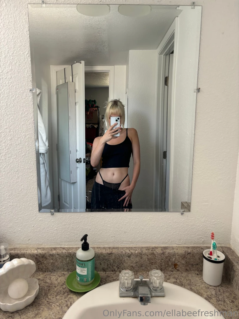 Woke up hornyyy 