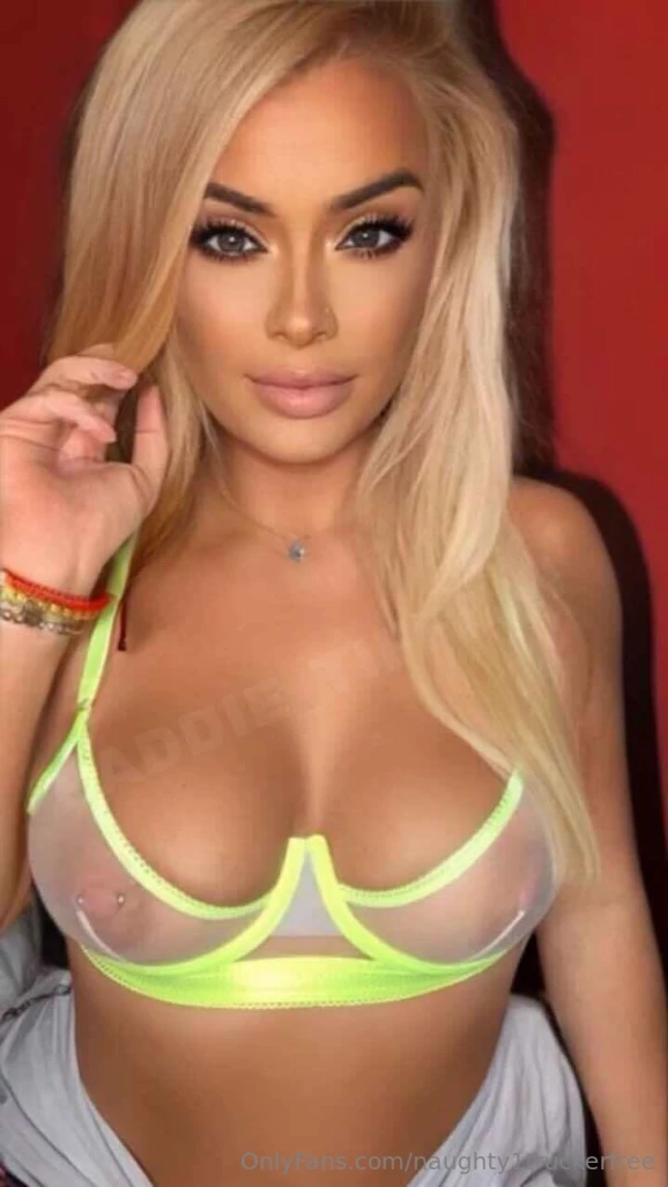 Advertisement baddie_tiffani mckenziepaig20 wanna see the nicest pussy 