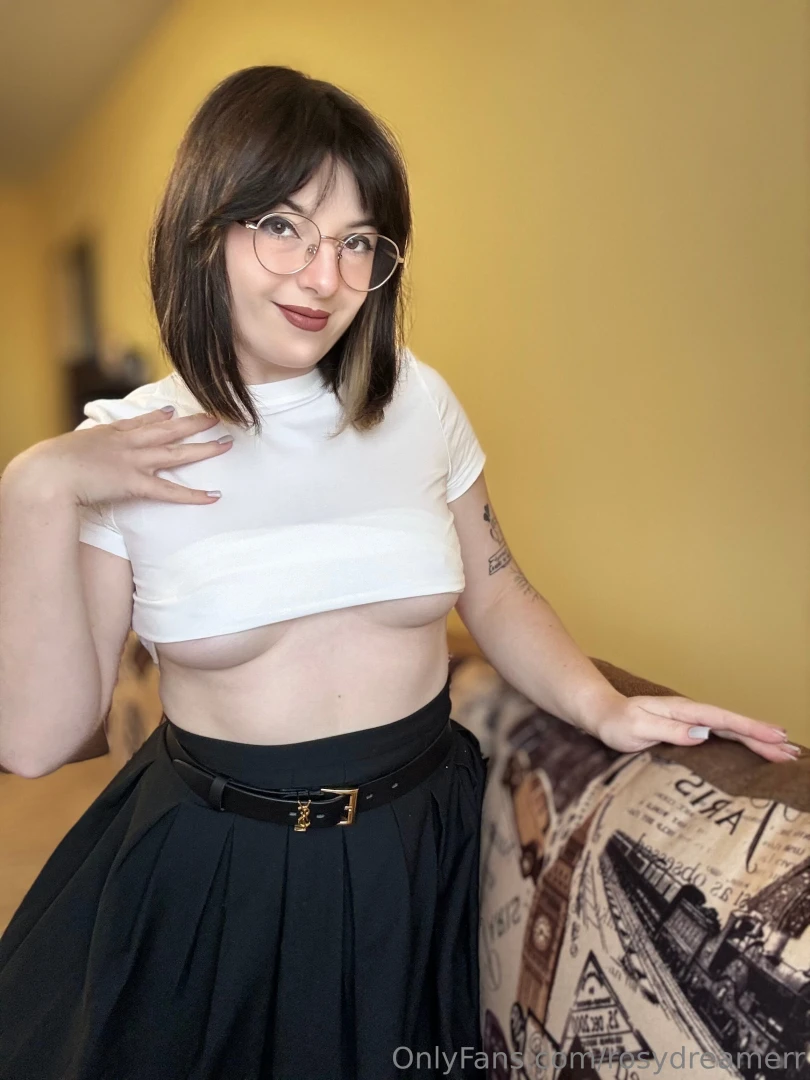 Do you think this outfit is so cute 