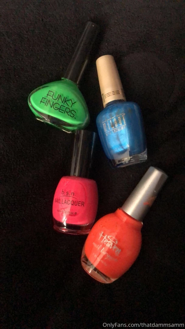 Let s do neon toes this week 