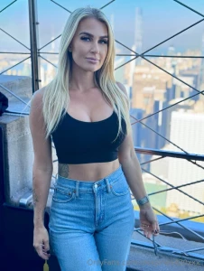 My buddy hit me up saying he met this milf who just divorced her