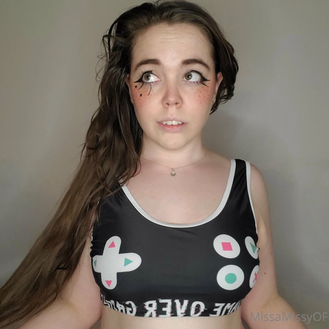 Heard you like gamer girls uwu wanna play 