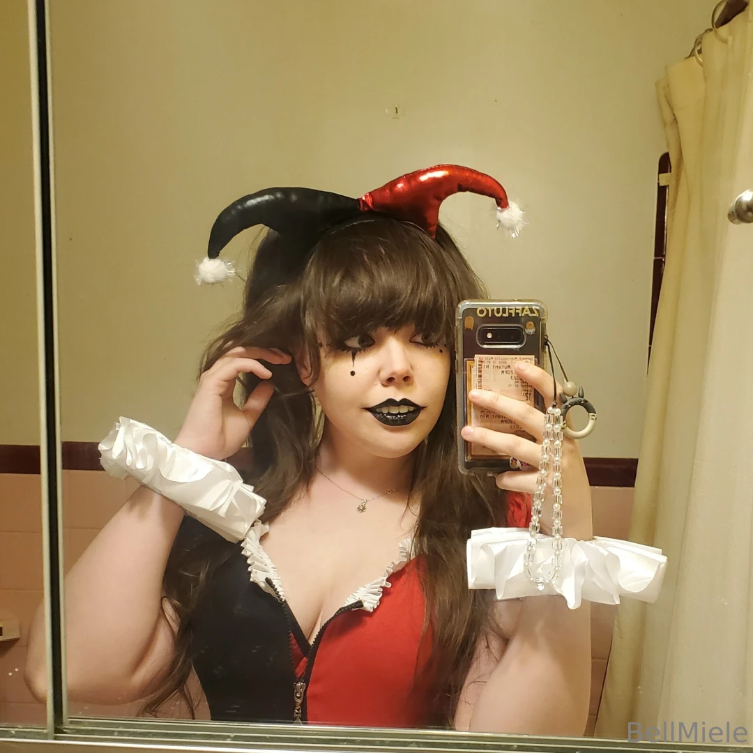 Who s ready for my harley quinn pics 