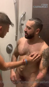 Babe wants to help daddy take a bath villarrealalan