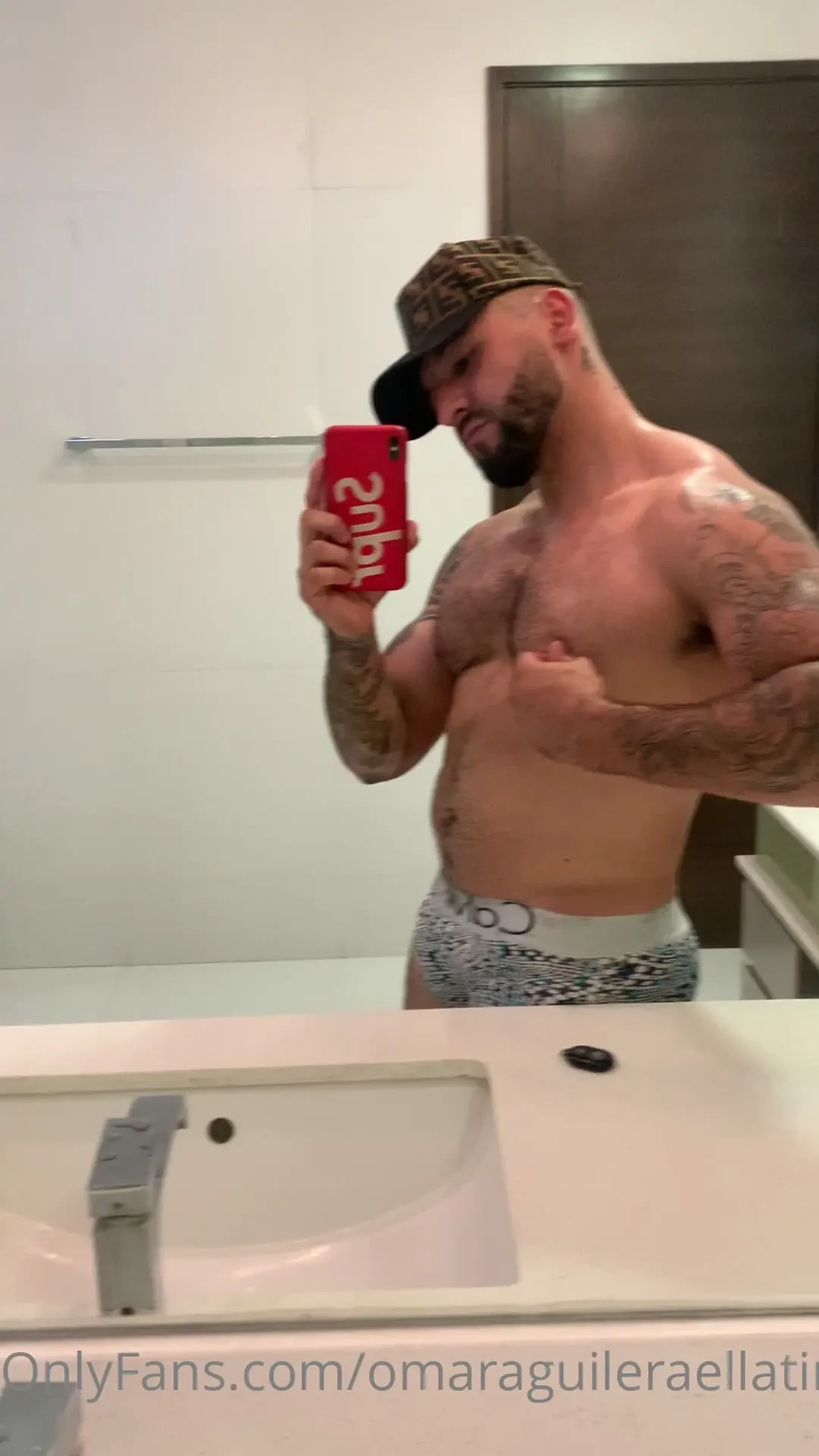 Whowant to play with my nipples 