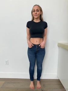 Something about hot pink that just pops that ass lol oh and more jeans part 1