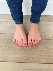 Something about hot pink that just pops that ass lol oh and more jeans part 14