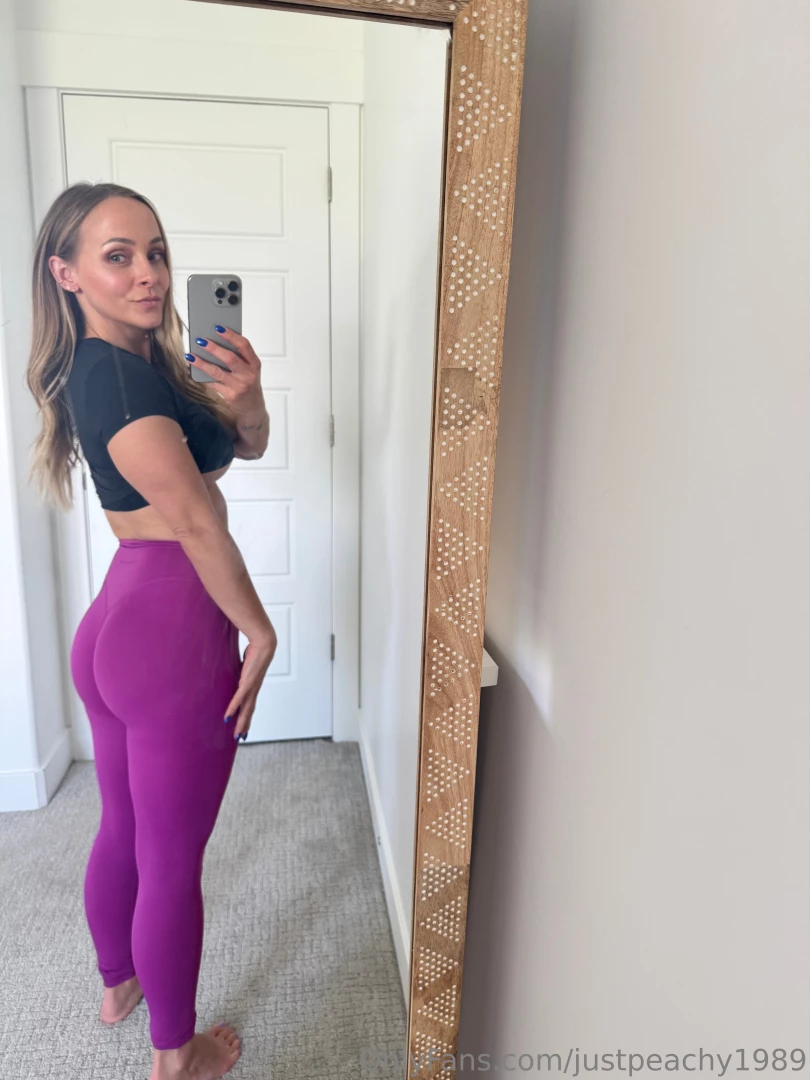 Yoga pants for the win enjoy my ootd i have so many random colors when part 2 