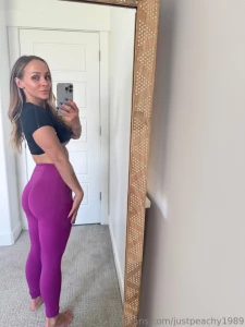 Yoga pants for the win enjoy my ootd i have so many random colors when part 2