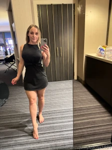 A little selfie action and showin ya those goodies under my dress with