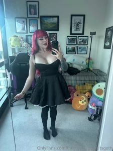 I m off to a date with my girlfriend swipe to see what s underneath