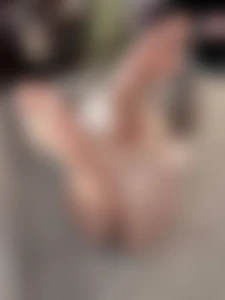 Send me 10 for 10 kisses to all 10 of my pretty toes