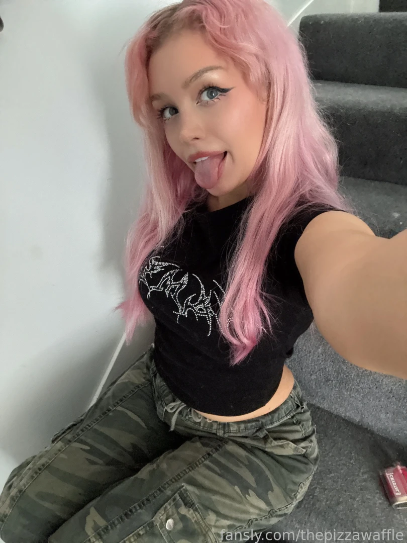 Happy thirsty thursday i think these pants might be too big gt lt what 