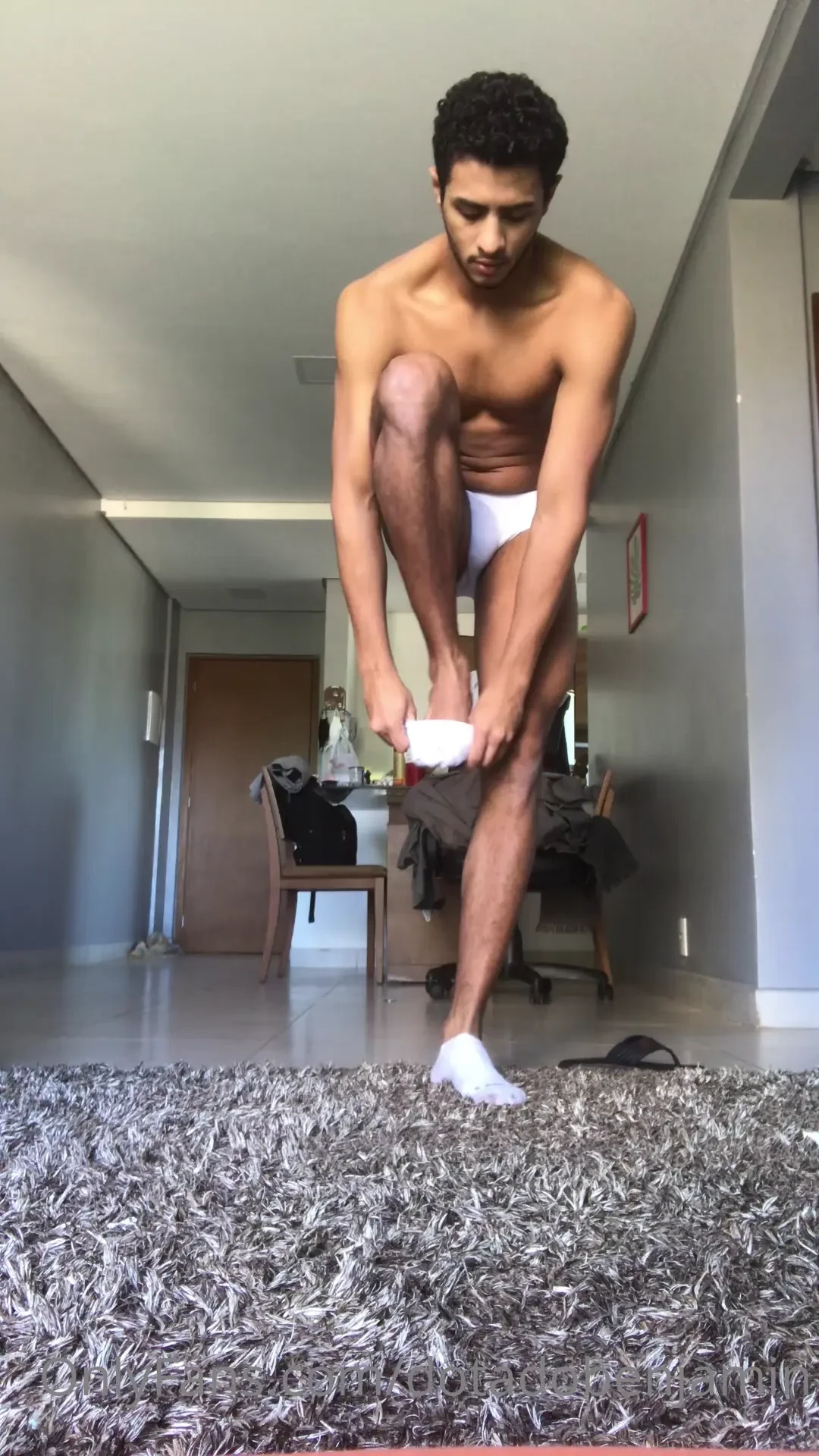 Que tal eu de cueca branca e meia pra voc se deliciar 