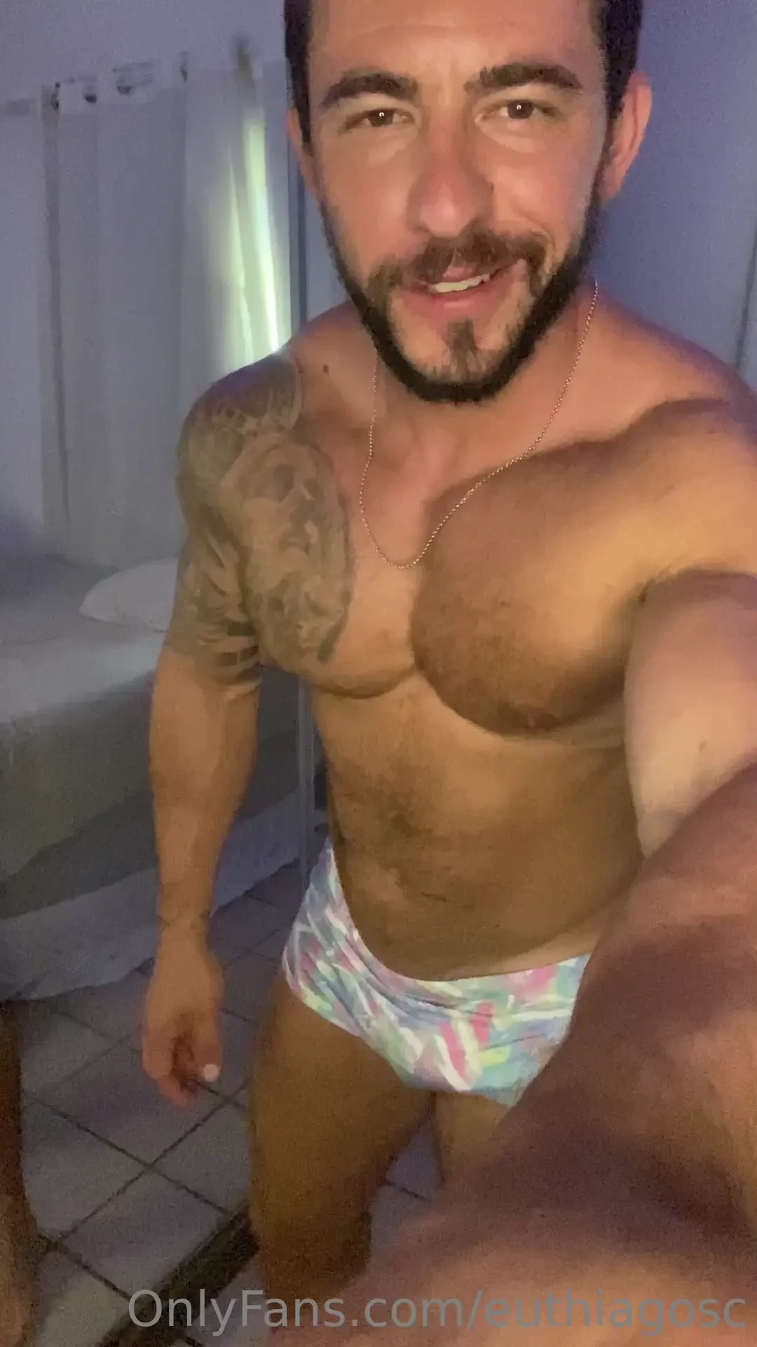 Delicious cumshot for those who have a fetish in swimming trunks 