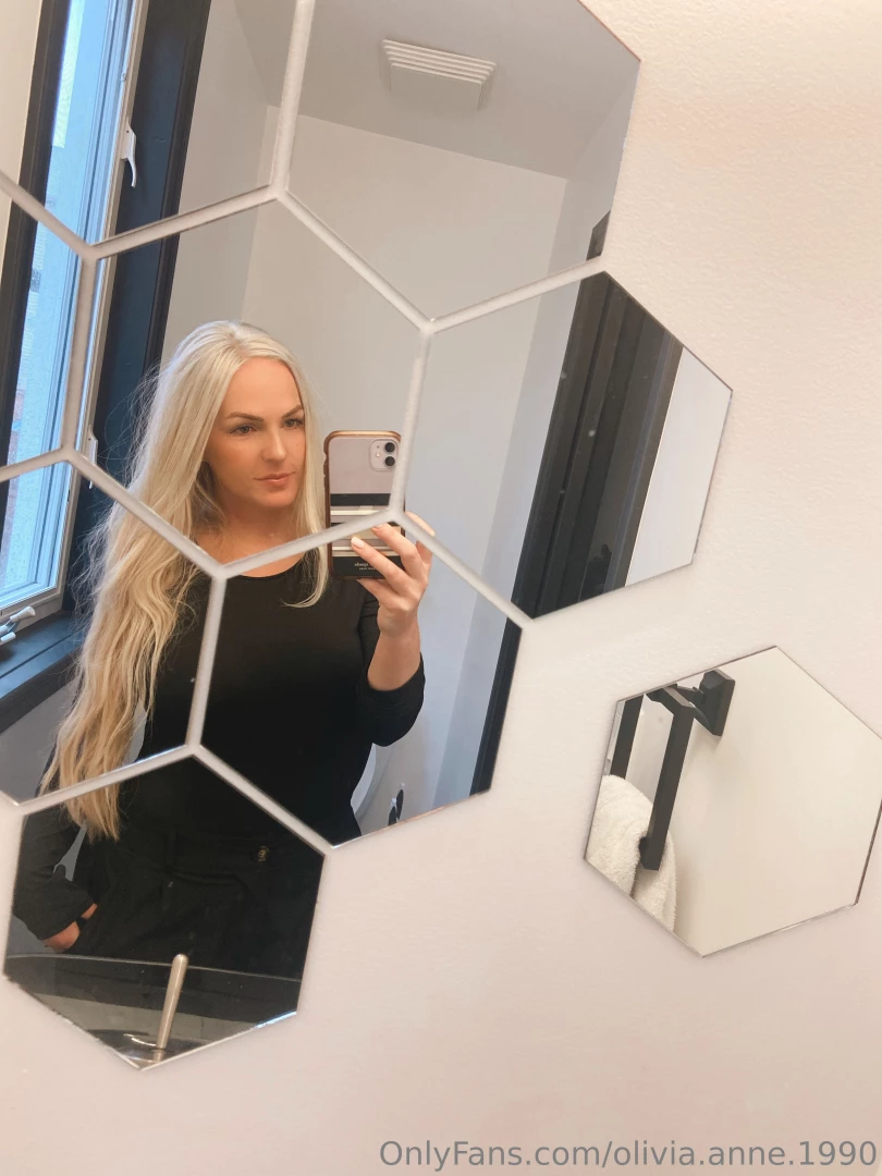 Getting so excited to head to vegas for a photoshoot tell me what you 