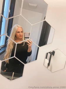 Getting so excited to head to vegas for a photoshoot tell me what you