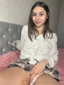 Playful brunette leonora_mori dreams of being fucked on the kitchen