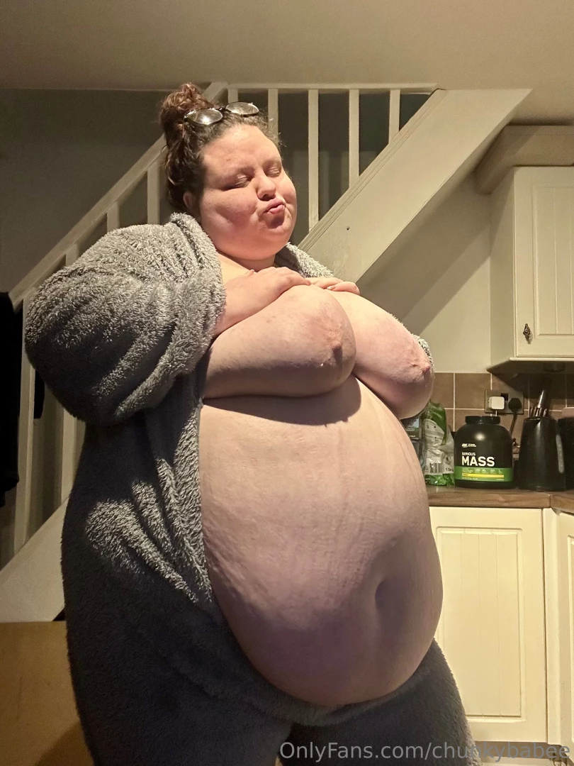 This serious mass needs someone to buy and feed her dinner tonight i m part 2 