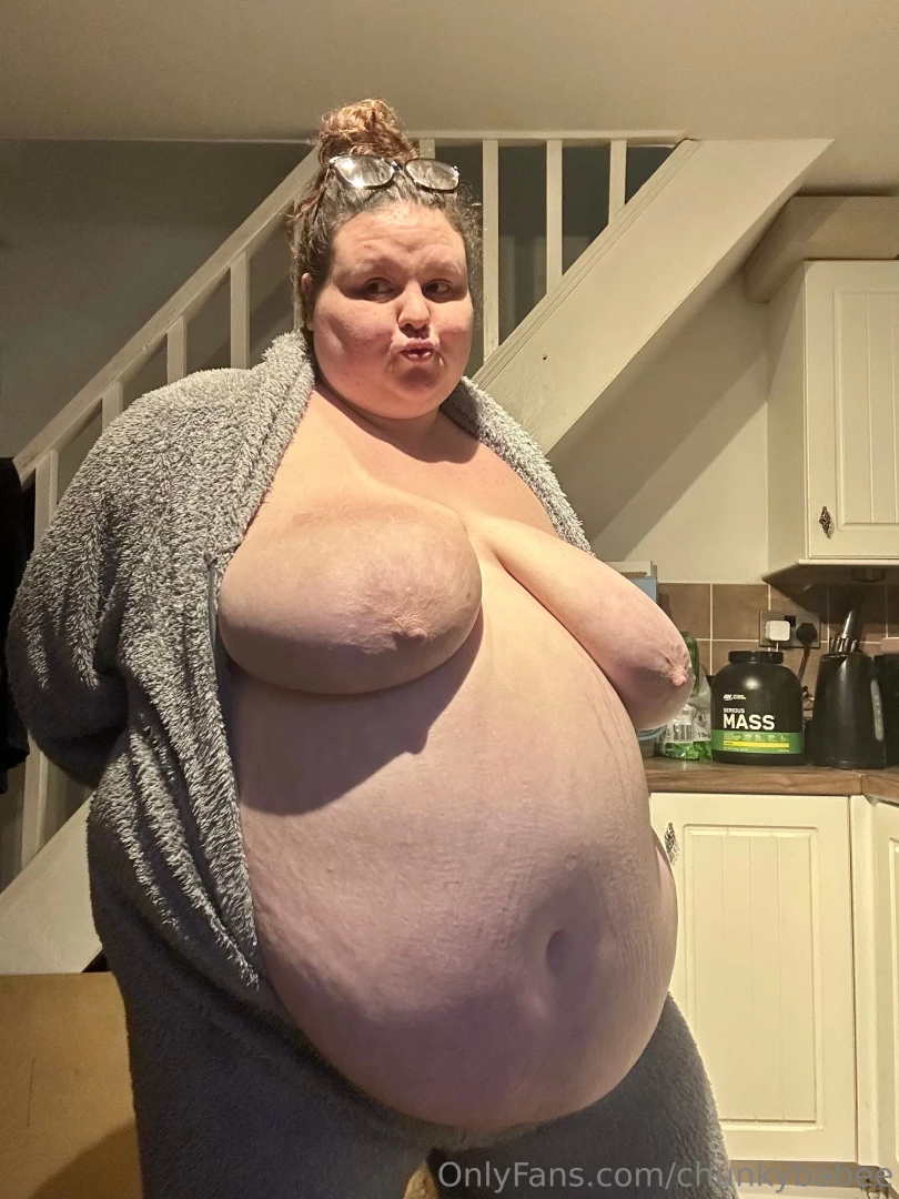 This serious mass needs someone to buy and feed her dinner tonight i m part 1 