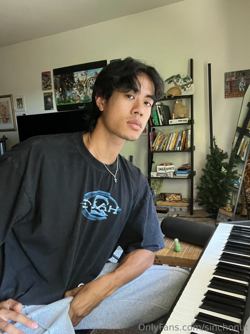 I took a break from playing piano to show u this swipe right part 1 