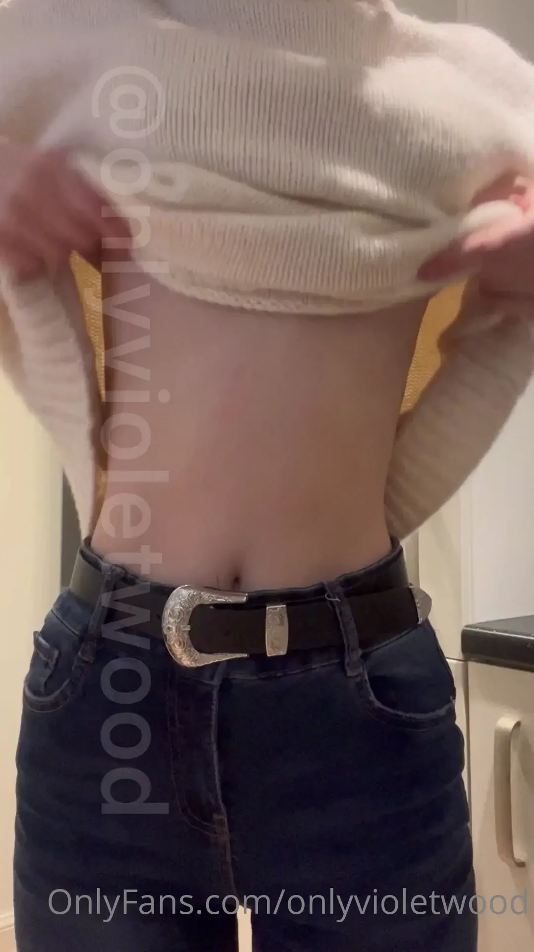 Because you can t really see my silhouette in oversized clothes 