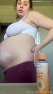 30 weeks pregnant fully body and boobs oil up milky oil breeding