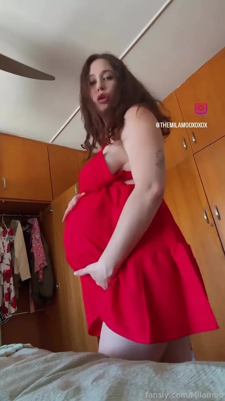 I cant reach anymore so yes there is a lil bit of fluf prego pregnant 