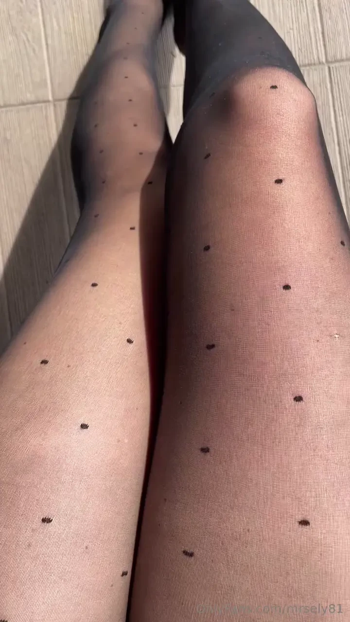 Hello guys what do you thinks about polkadots tights 