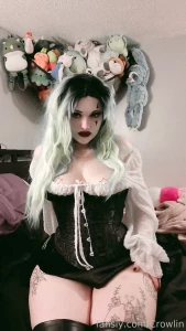 Big beautiful squishy thighs on a vert breedable woman