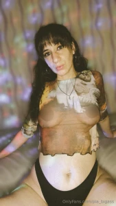 Bellatriiixxx magical girl with curves and hairy pussy is waiting for