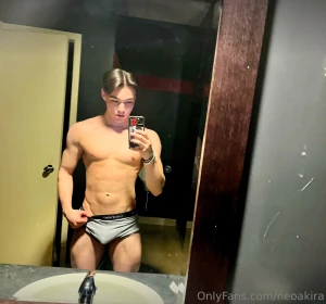 Renew and let s get a little closer https onlyfans com neoakira