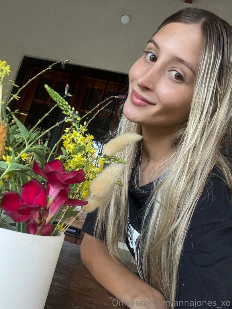 Just me some flowers and a little sunshine to start the day 