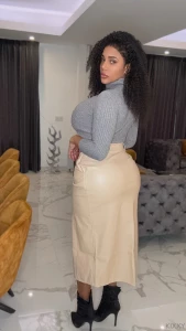 Feel the heat of this view as i am about to make you weak