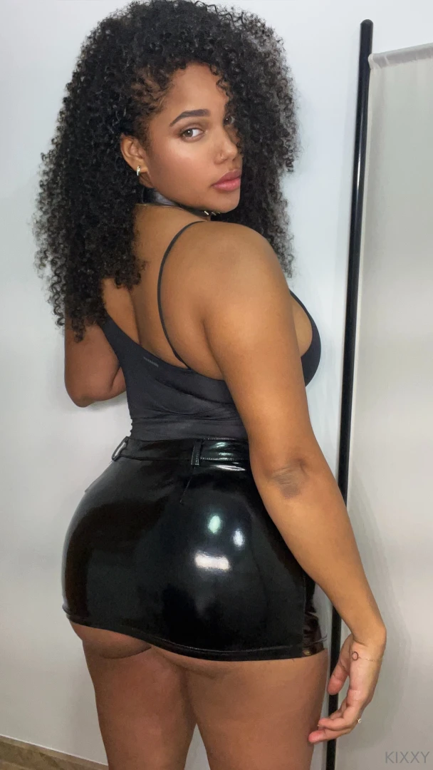 Are you still wondering about the size of my ass 