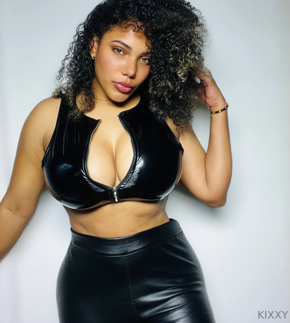 Enjoy exclusive attention my tits are enough to make you weak 