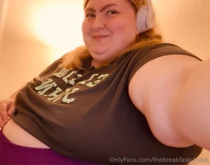 Loveeeee how fat my arms look here