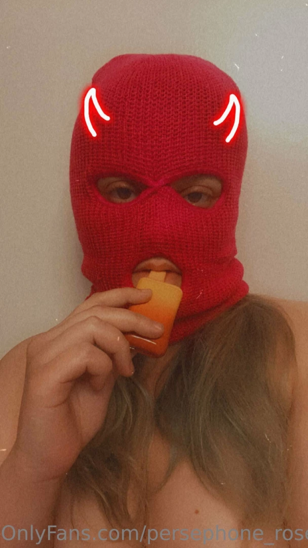 Subscribe to see me in my ski mask 