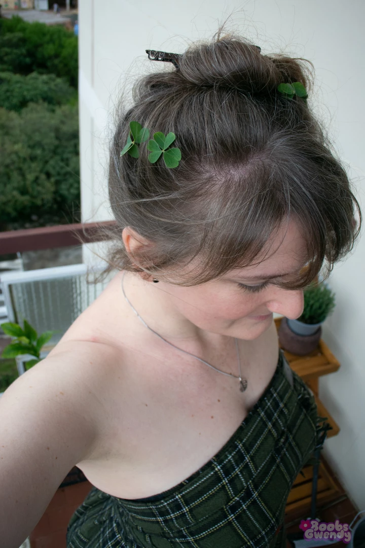 Lucky you ce kilt pourrait cacher bien des surprises happy st paddy s 