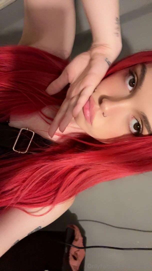 Who wants to be my fan of the week receive my phone number and get to 