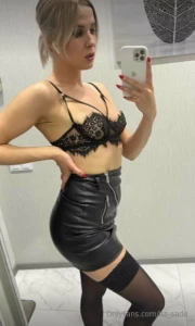 Hi my dirty slut is online now and wants to play with you i can show part 1