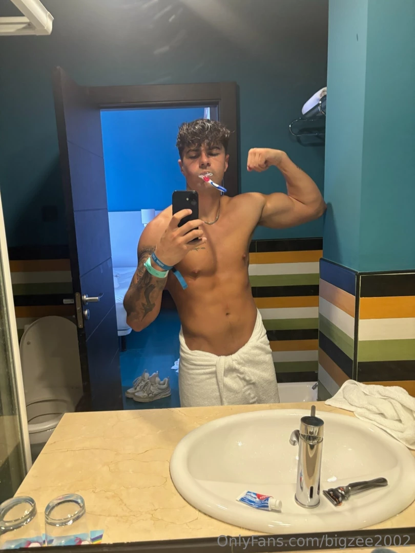 Wanna see what s under the towel 