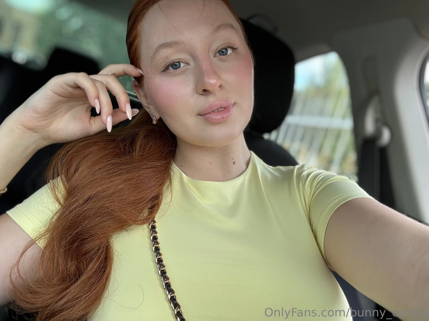 Butter color is on trend now so i got myself a t-shirt in that color 