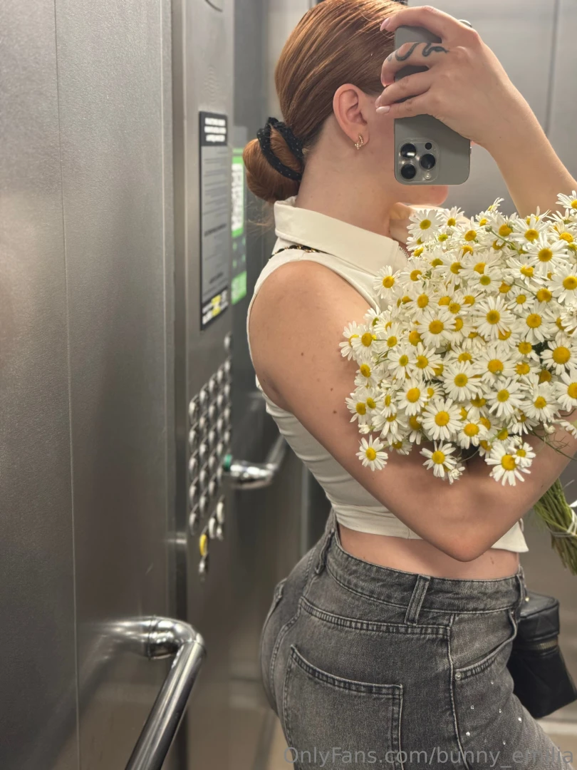 I decided to make myself happy with my favorite daisies it s wonderful 