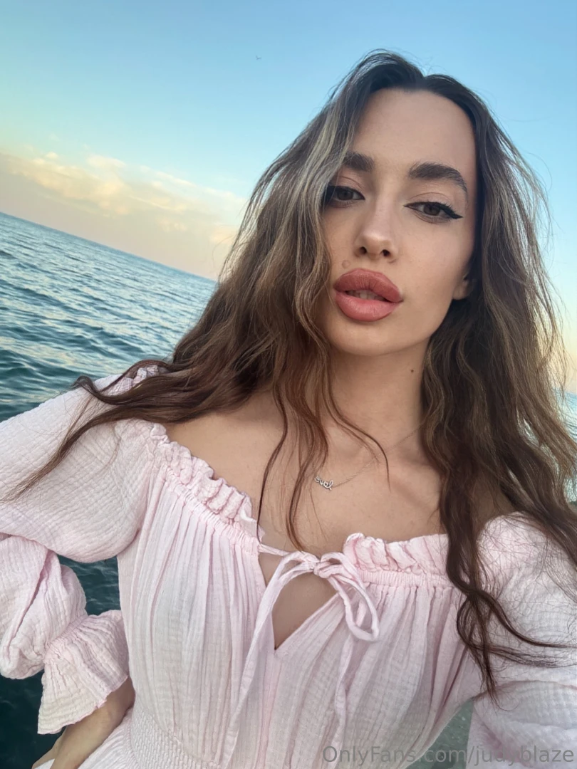 Hey my sweethearts wishing you a beautiful wednesday comment below 