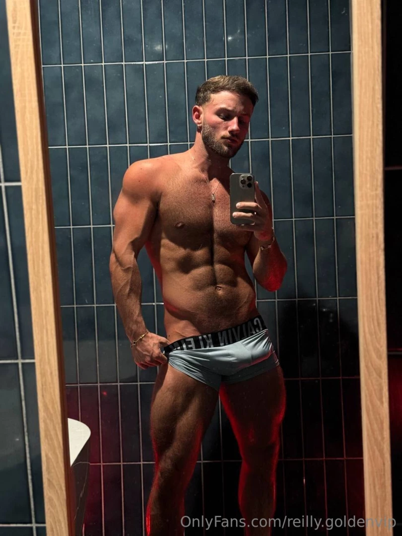 Damn look how good this lighting is hitting me 