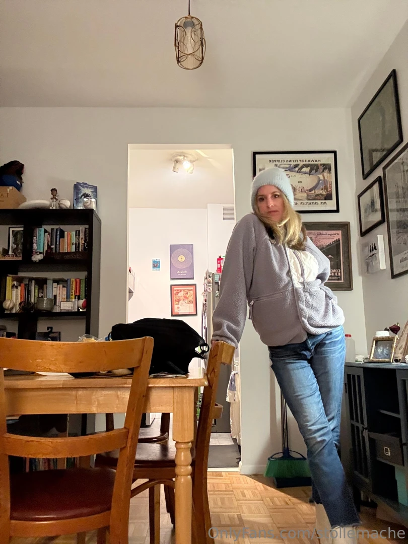 I m trying to work on a story for ari shaffir s storytelling show so i 