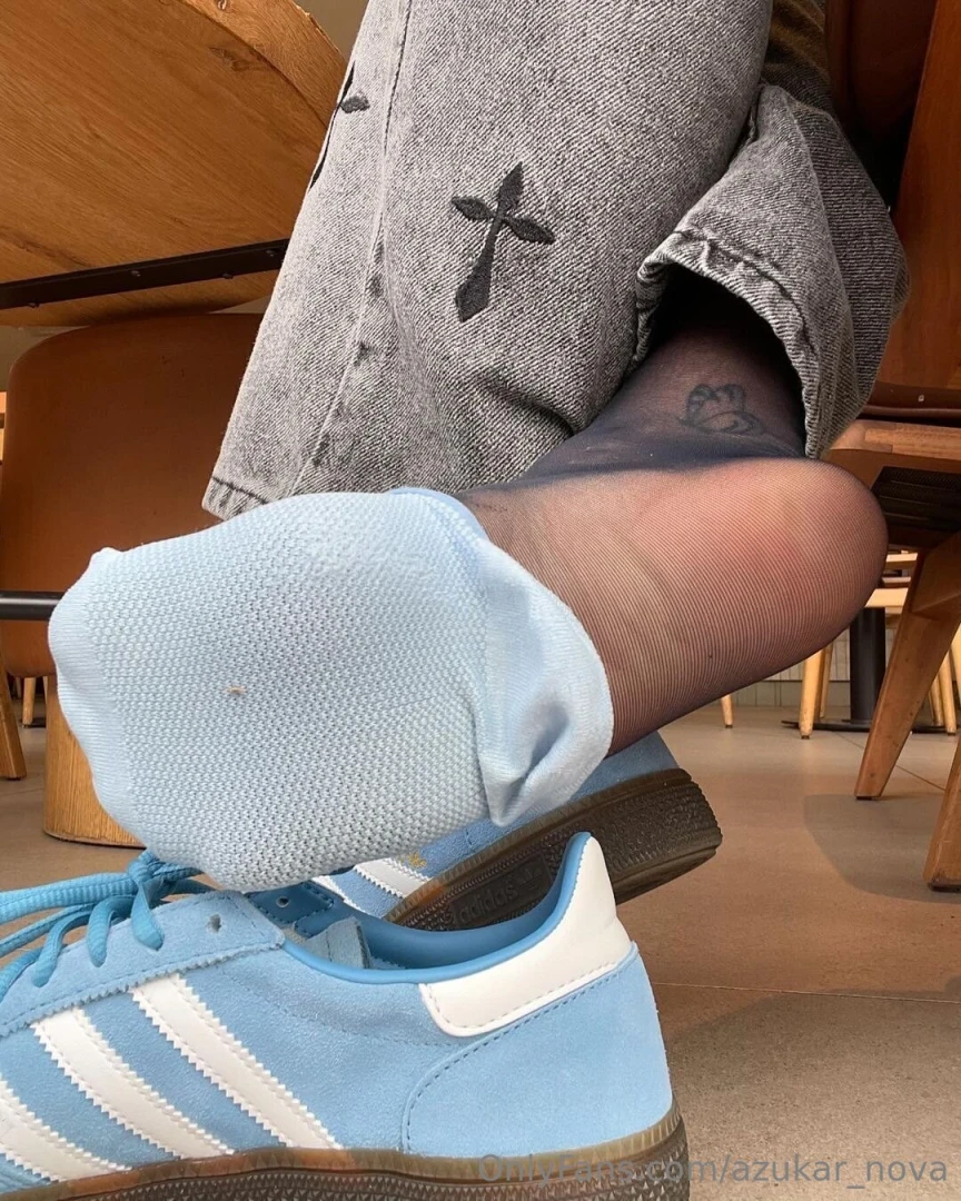 Sure you d get down on the floor to have this pov 