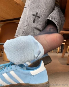 Sure you d get down on the floor to have this pov